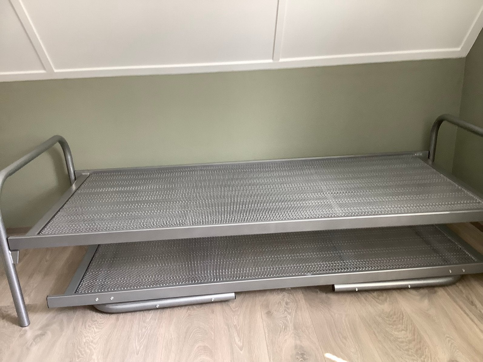 Te koop gloednieuwe onderschuifbedcombinatie, Huis en Inrichting, Ophalen, Eenpersoons, Nieuw, 80 cm