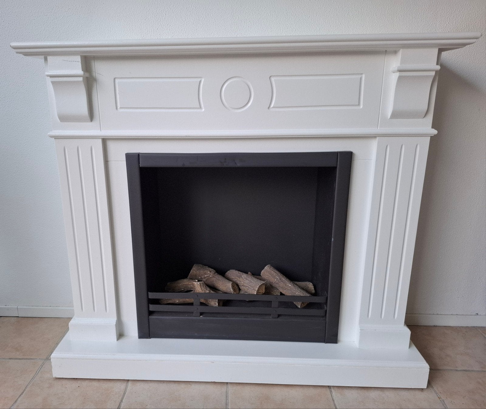 Decoratieve witte sfeer schouw met bio-ethanolbak, Huis en Inrichting, Ophalen, Gebruikt, Vrijstaande haard, Overige soorten