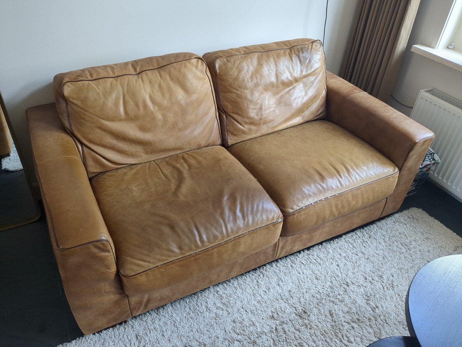 Leren bank en fauteuil in gebruikte staat (zie omschrijving), Ophalen, Gebruikt, Tweepersoons, Leer