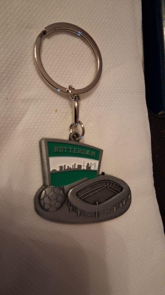 Sleutelhanger Rotterdam De Kuip, Verzamelen, Verzenden, Nieuw, Stad of Land