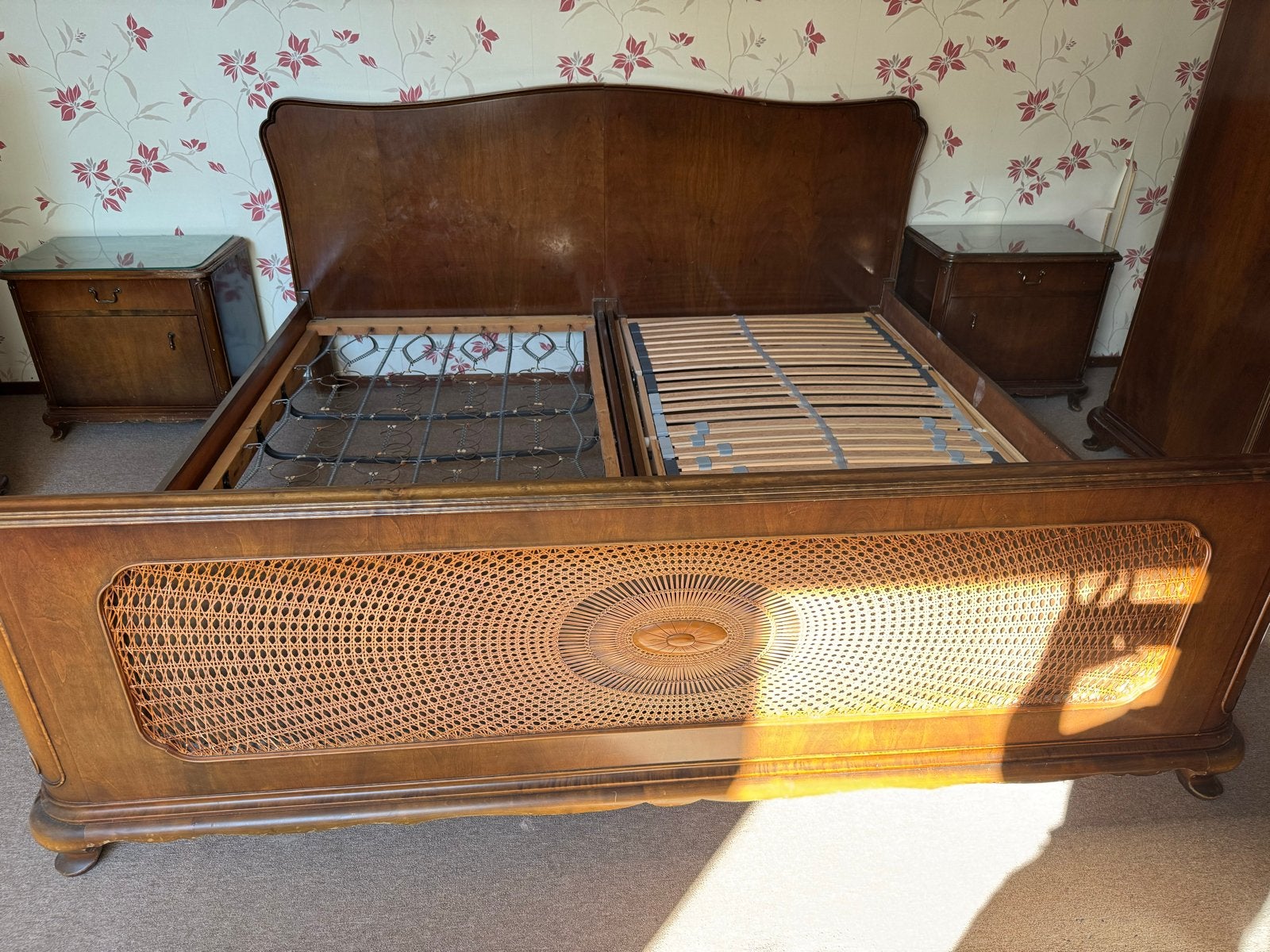 Antiek bed met lattenbodem en spiraalbodem, Ophalen of Verzenden