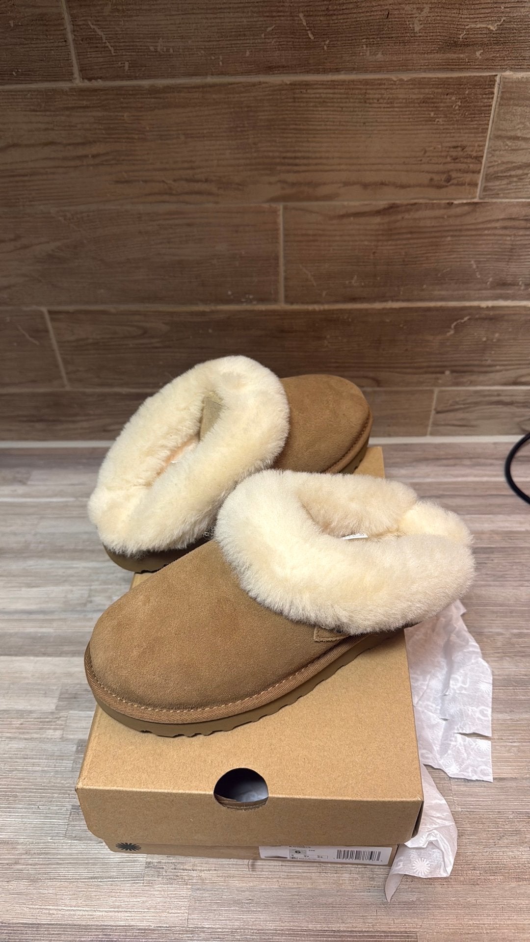 Uggs pantoffels dames maat 37, Ophalen of Verzenden, Nieuw, Pantoffels of Sloffen