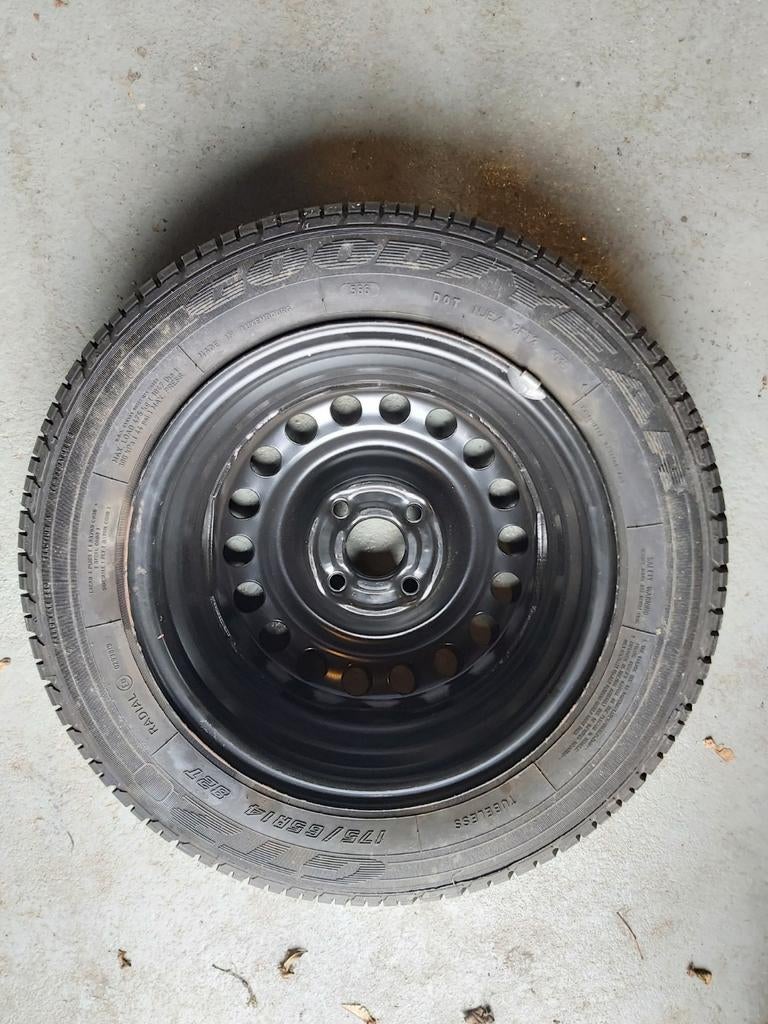 Velgen met band. 50 euro, Ophalen
