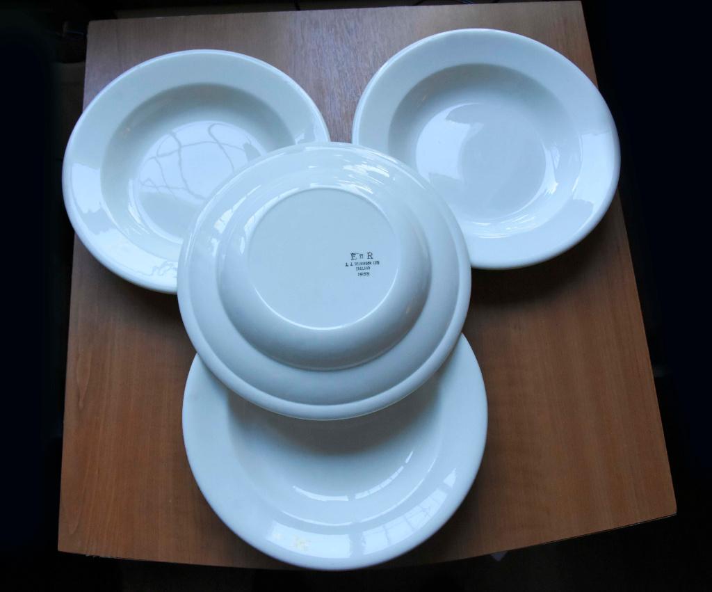 4x klassieke soepborden Wikinson tgv Kroning Elisabeth 1953, Huis en Inrichting, Keuken | Servies, Ophalen of Verzenden, Zo goed als nieuw