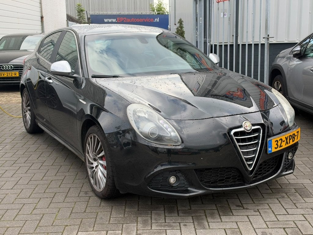 Alfa Romeo Giulietta 1.4 Turbo | NL-Auto | APK | Leder, Auto's, Voorwielaandrijving, Zwart, 4 cilinders, Zwart