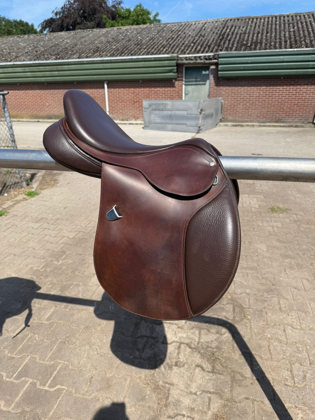 Bates Springzadel 17 inch, Ophalen, Zo goed als nieuw, Springen