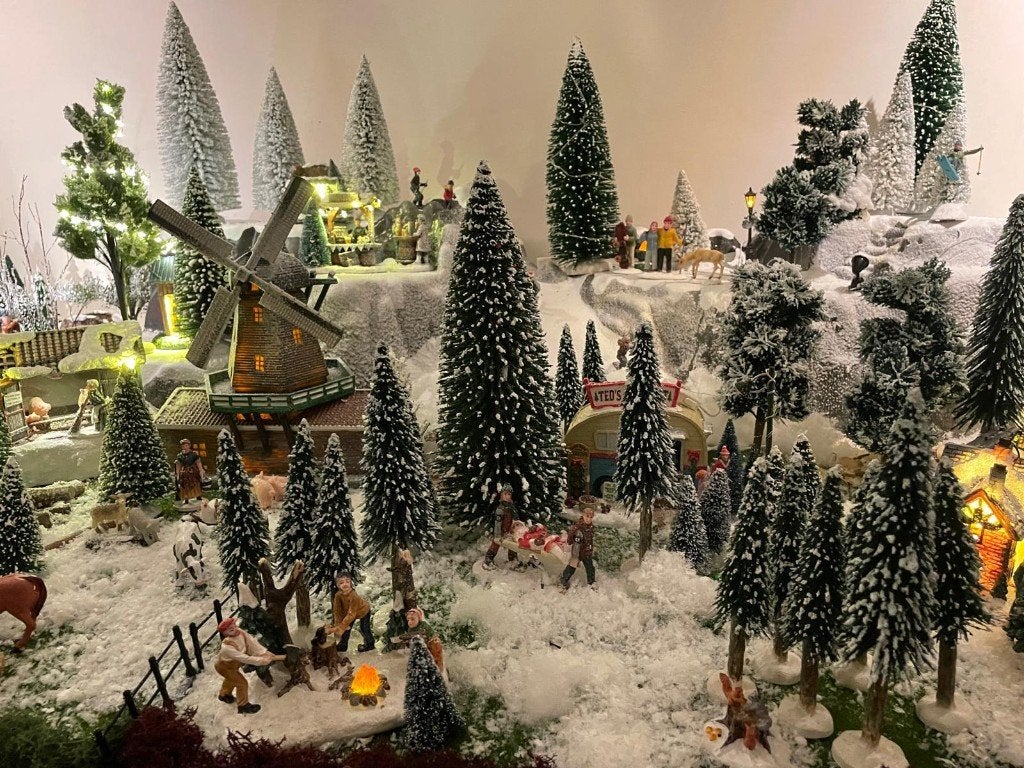 Luxe groot kerstdorp, kerstdeco, kunst kersboom/verlichting, Diversen, Ophalen, Zo goed als nieuw