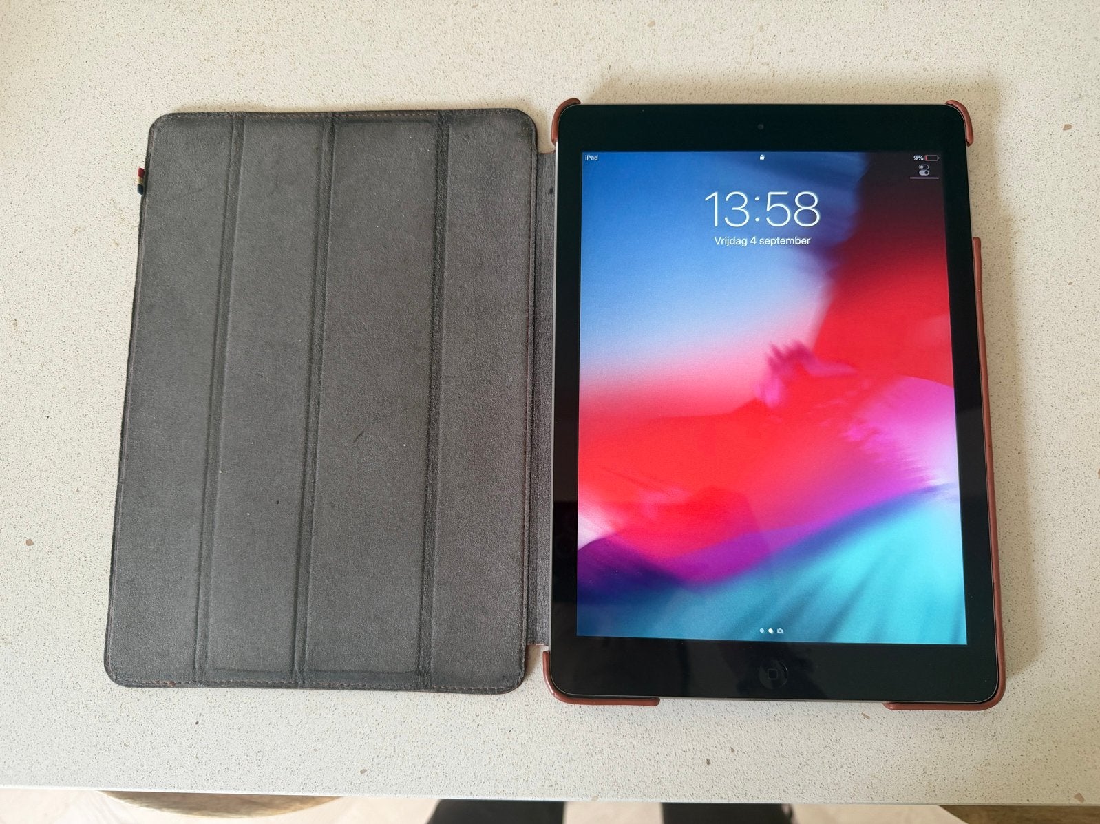 Goedwerkende ipad air met hoes