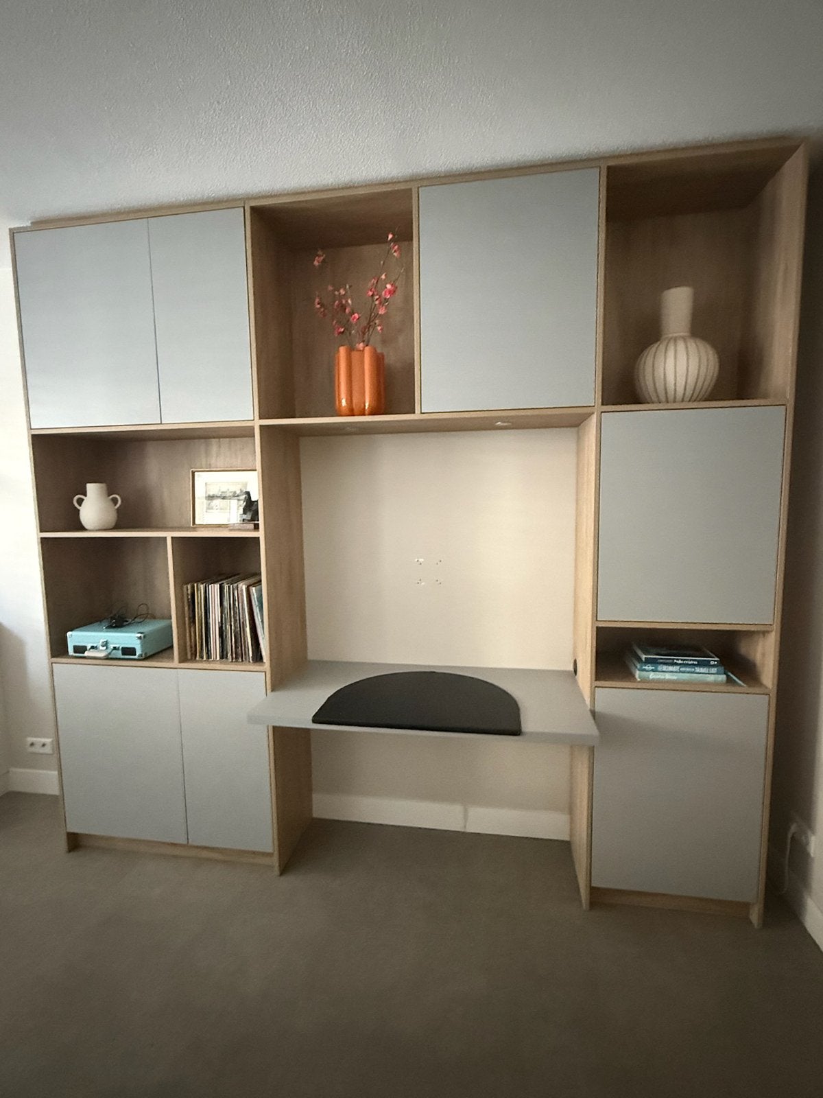 Op maat gemaakte kast met bureau en spotjes (2.60m hoog), Ophalen, Zo goed als nieuw, 200 cm of meer, 25 tot 50 cm