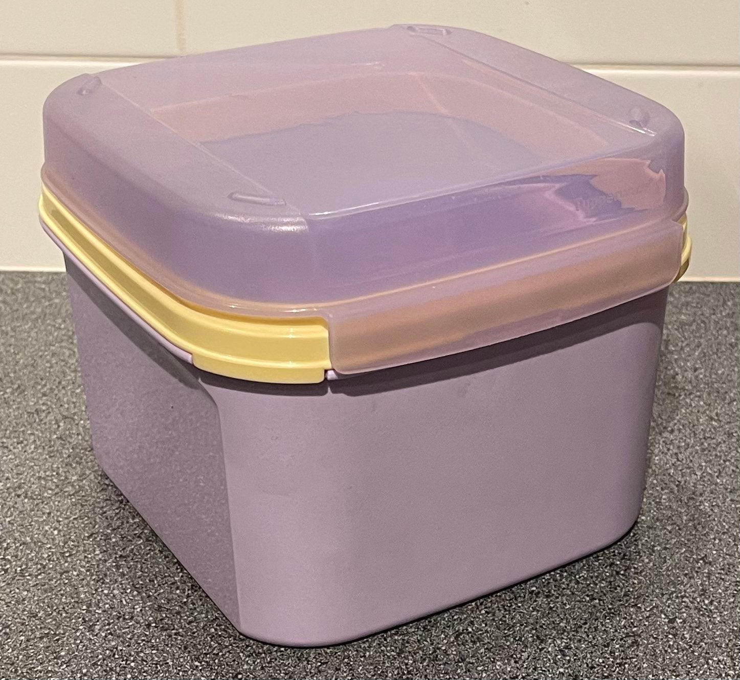 Voorraadbus Tupperware 2,6 liter, Ophalen of Verzenden, Zo goed als nieuw, Overige kleuren, Bewaardoos