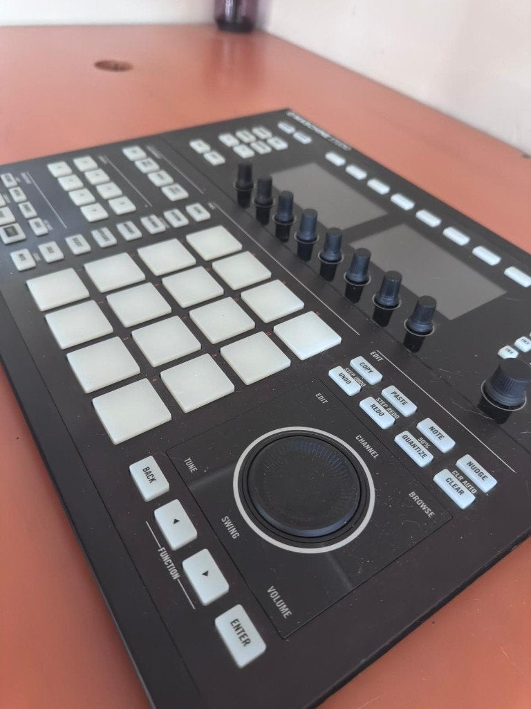 Native Instruments Maschine Studio, Muziek en Instrumenten, Midi-apparatuur, Gebruikt, Ophalen of Verzenden