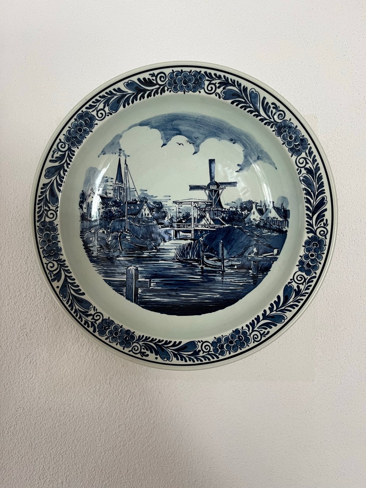 Delfts Blauw sierbord 32cm met molen en waterlandschap, Ophalen of Verzenden
