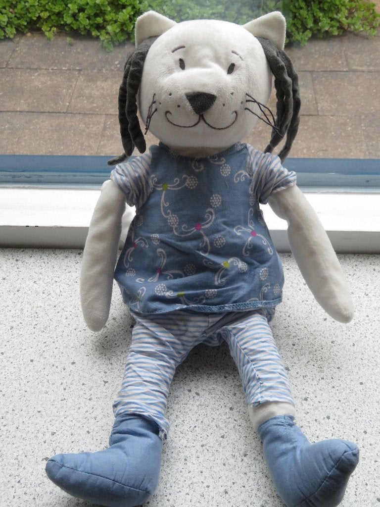 Poes of kat van IKEA met blauwe jurk en broek, Gebruikt, IKEA, Ophalen of Verzenden, Wasbaar