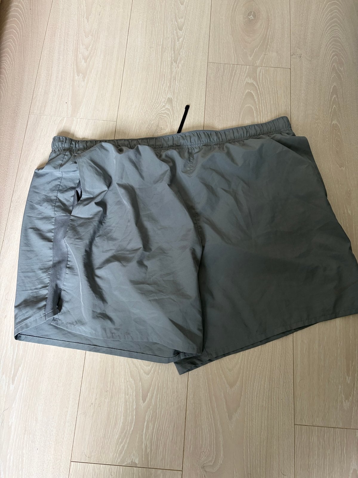 Korte sportbroek - Grijs, Overige maten, Ophalen of Verzenden, Zo goed als nieuw, Grijs