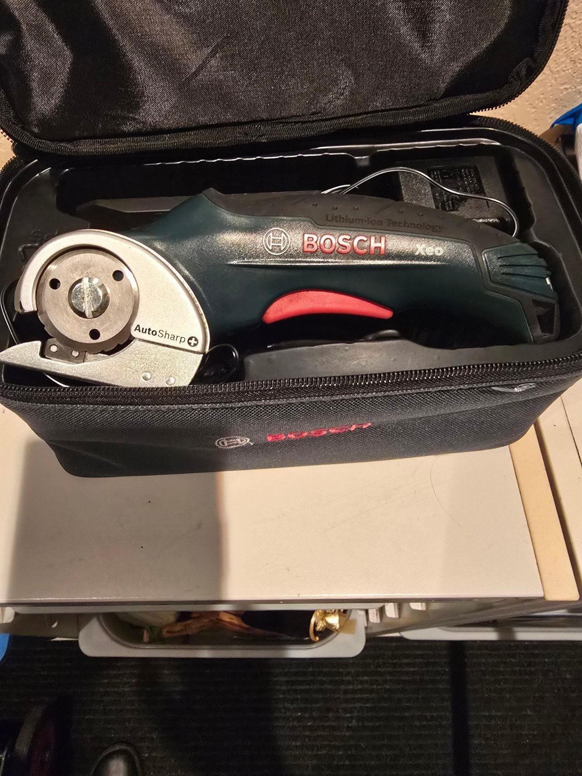 Bosch XEO Draadloze Universeelsnijder - Elektrische Schaar, Ophalen of Verzenden, Zo goed als nieuw, Snijgereedschap, Bosch