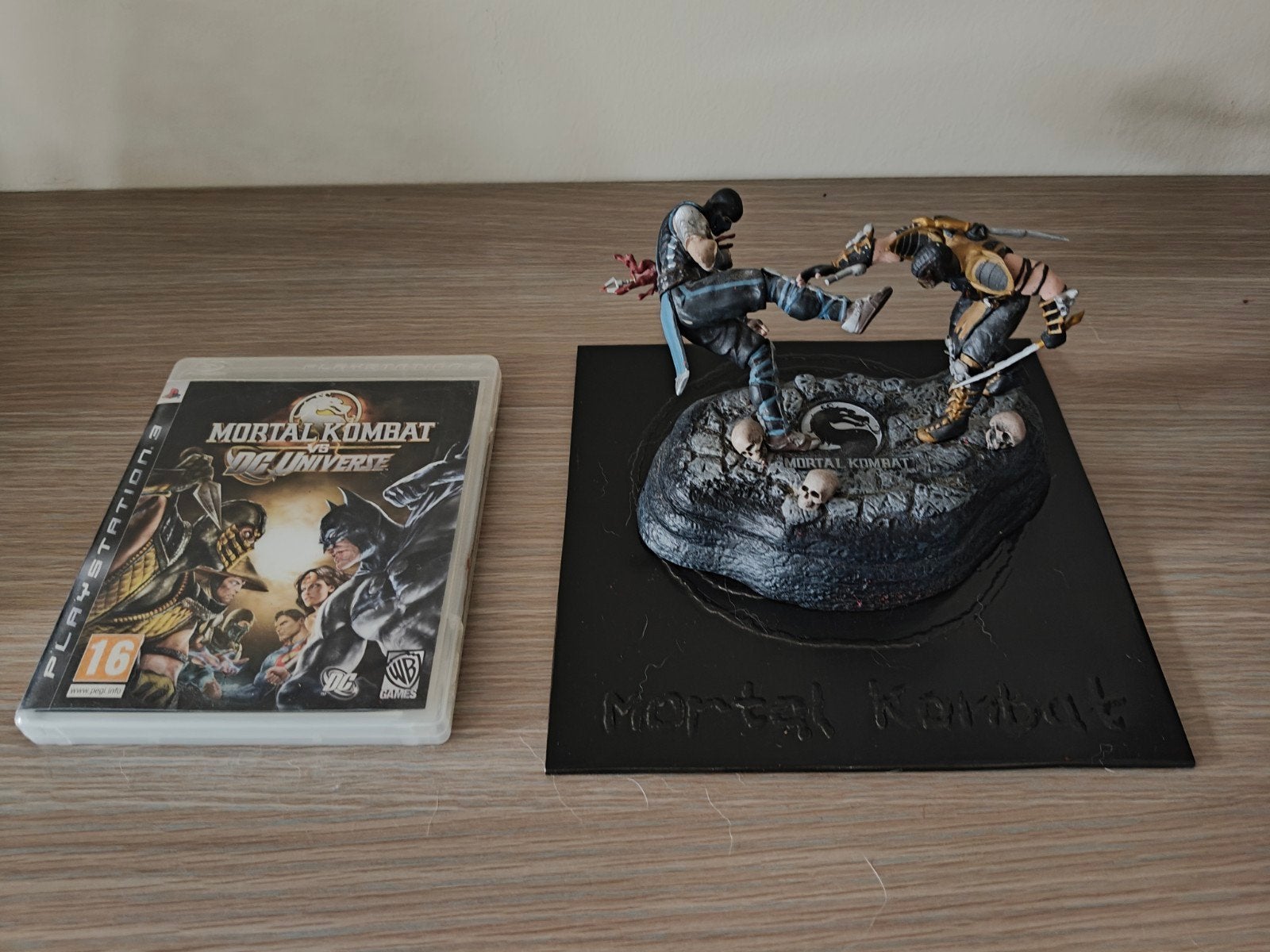 Mortal Kombat vs DC Universe PS3 + beeldje, Vanaf 18 jaar, Vechten, 2 spelers, Ophalen of Verzenden