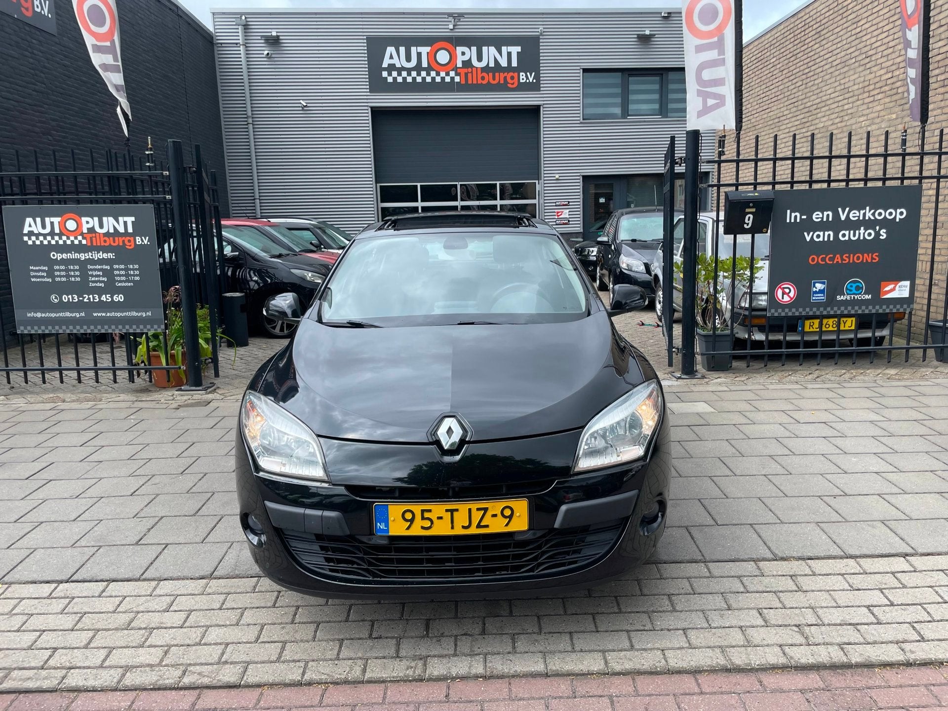 Renault Mégane 1.6 Dynamique 2e Eigenaar! Pano Airco Navi P, Euro 5, Gebruikt, 4 cilinders, Zwart