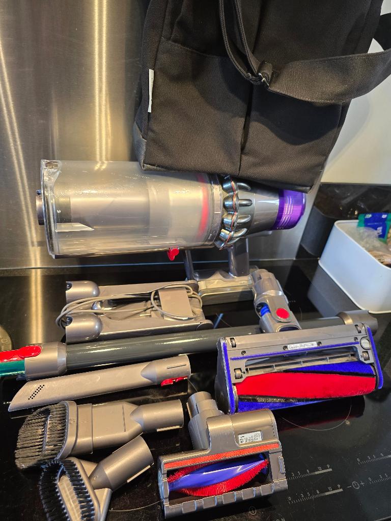Dyson V11 OUTSIZE met Opbergtas + Veel extra accessoires, Ophalen, Gebruikt, Dyson, Geschikt voor tapijt