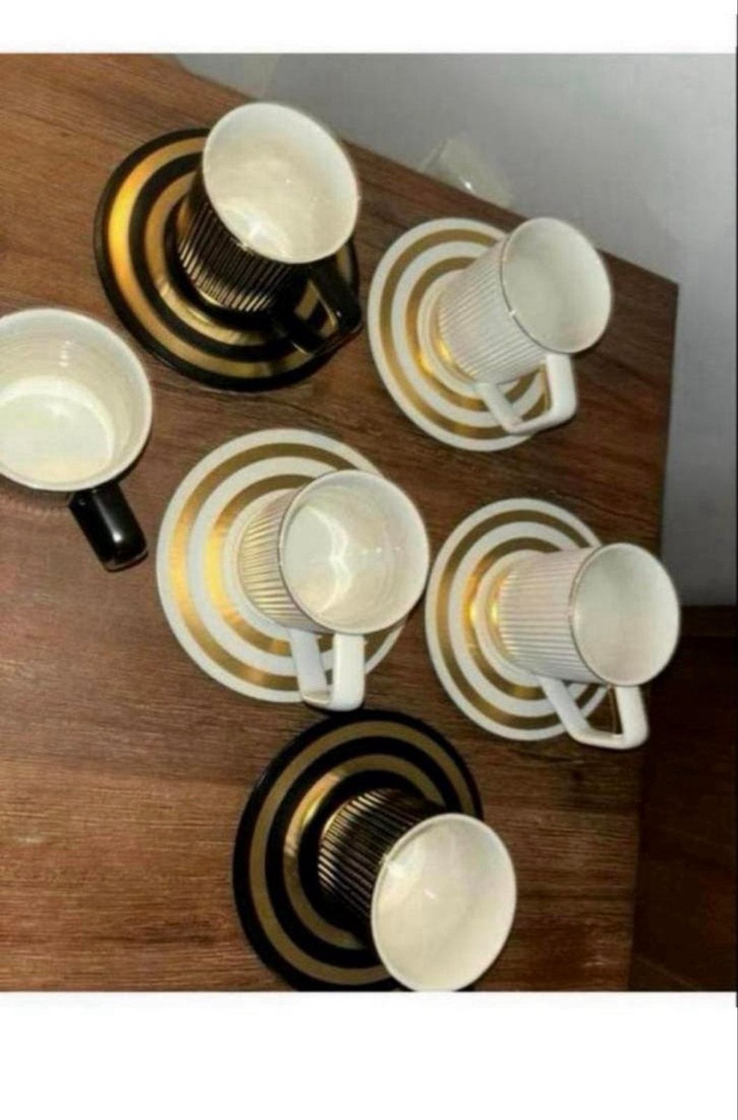 Koffiekopjes servies - Zwart en wit met gouden accenten, Overige merken, Keramiek, Nieuw, Ophalen of Verzenden