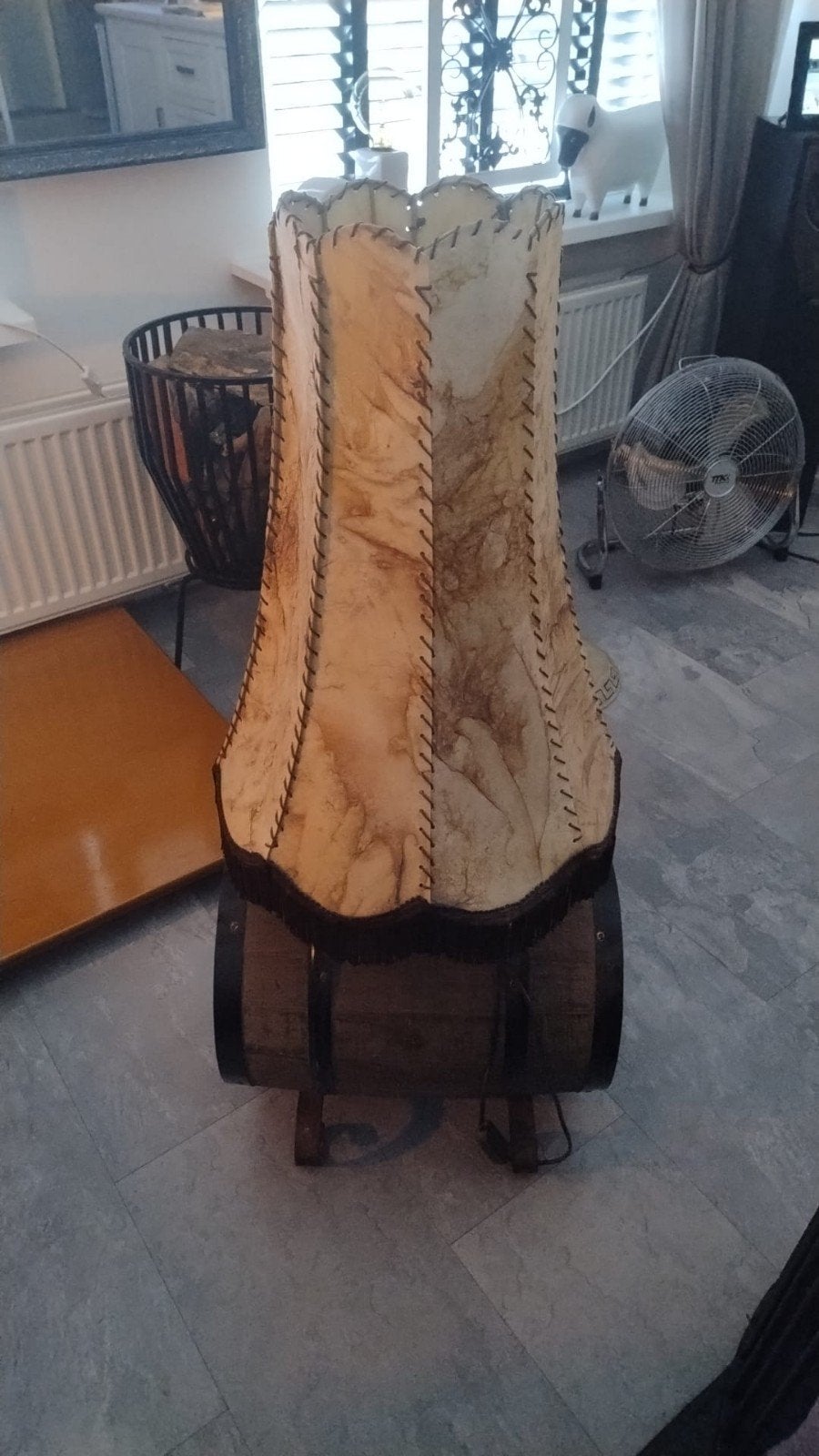 Vintage blaaslamp / vloerlamp met houten wijnvat voet, Ophalen of Verzenden