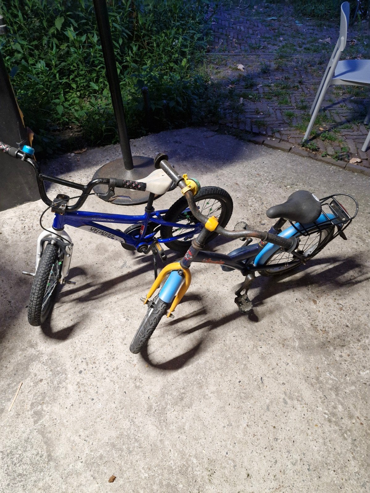2 kinderfiets: Specialized crossfiets en Koala meisjesfiets, Fietsen en Brommers, Fietsen | Kinderfietsjes, Zijwieltjes, Ophalen of Verzenden