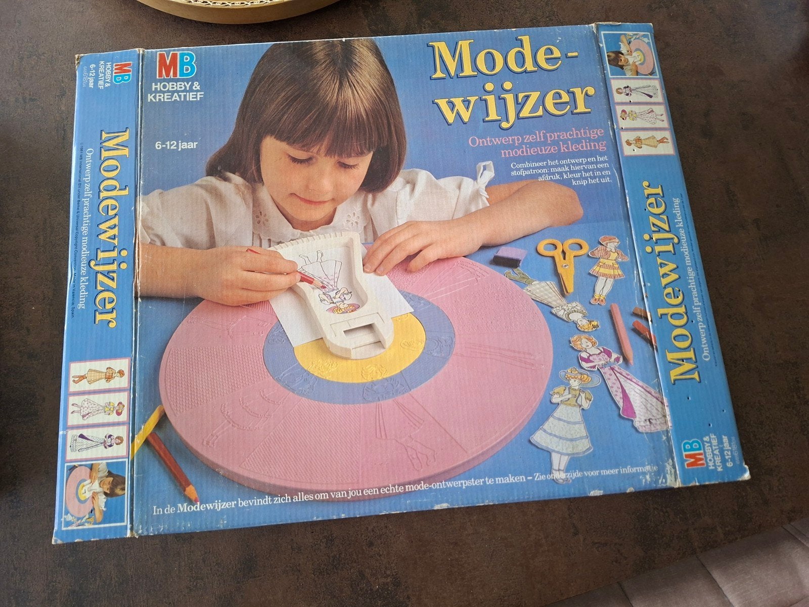 Modewijzer MB Hobby & Creatief - Ontwerp je eigen kleding, Ophalen of Verzenden, Gebruikt, Knutselen
