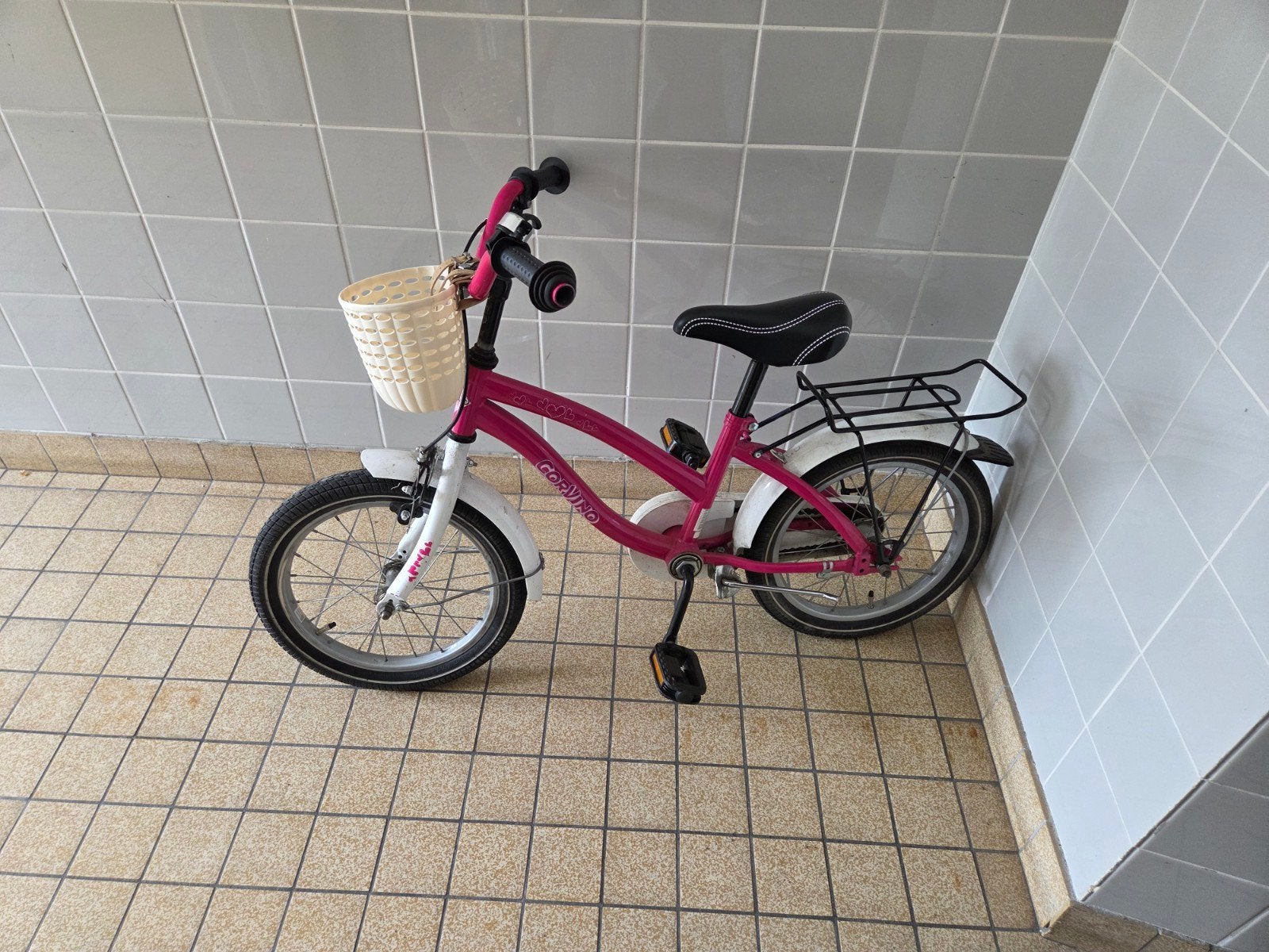 Corvino Kinderfiets 16 inch - Roze met mandje, Ophalen of Verzenden