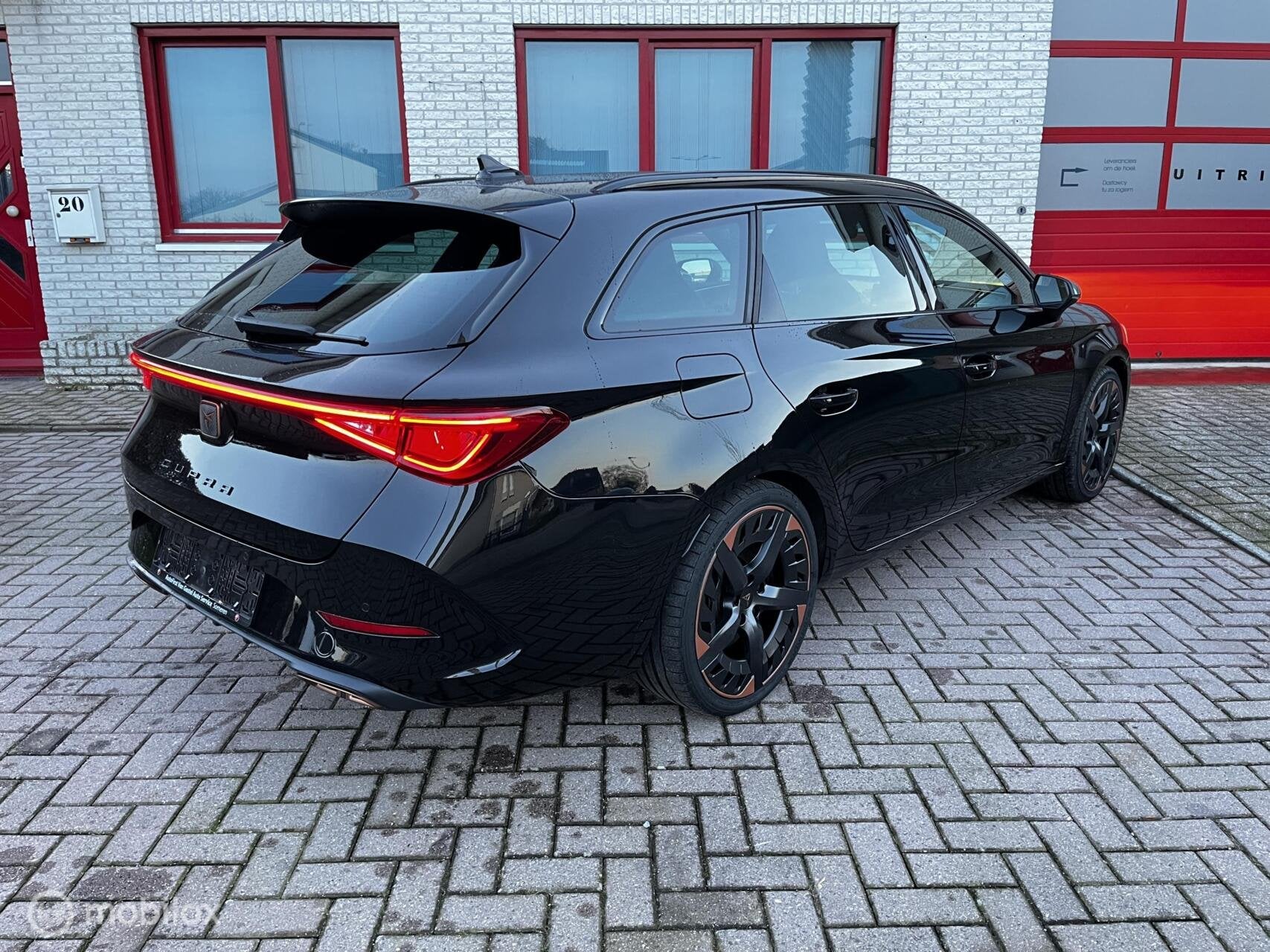 CUPRA Leon Sportstourer 1.4 e-Hybrid Essential Limited, Auto's, Gebruikt, Zwart, 4 cilinders, Leon