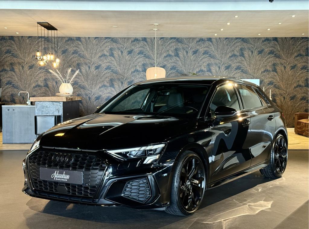 Audi A3 Sportback 3x S-Line I Pano I RS I Black on Black, Gebruikt, Origineel Nederlands, Bedrijf, Hybride Elektrisch/Benzine