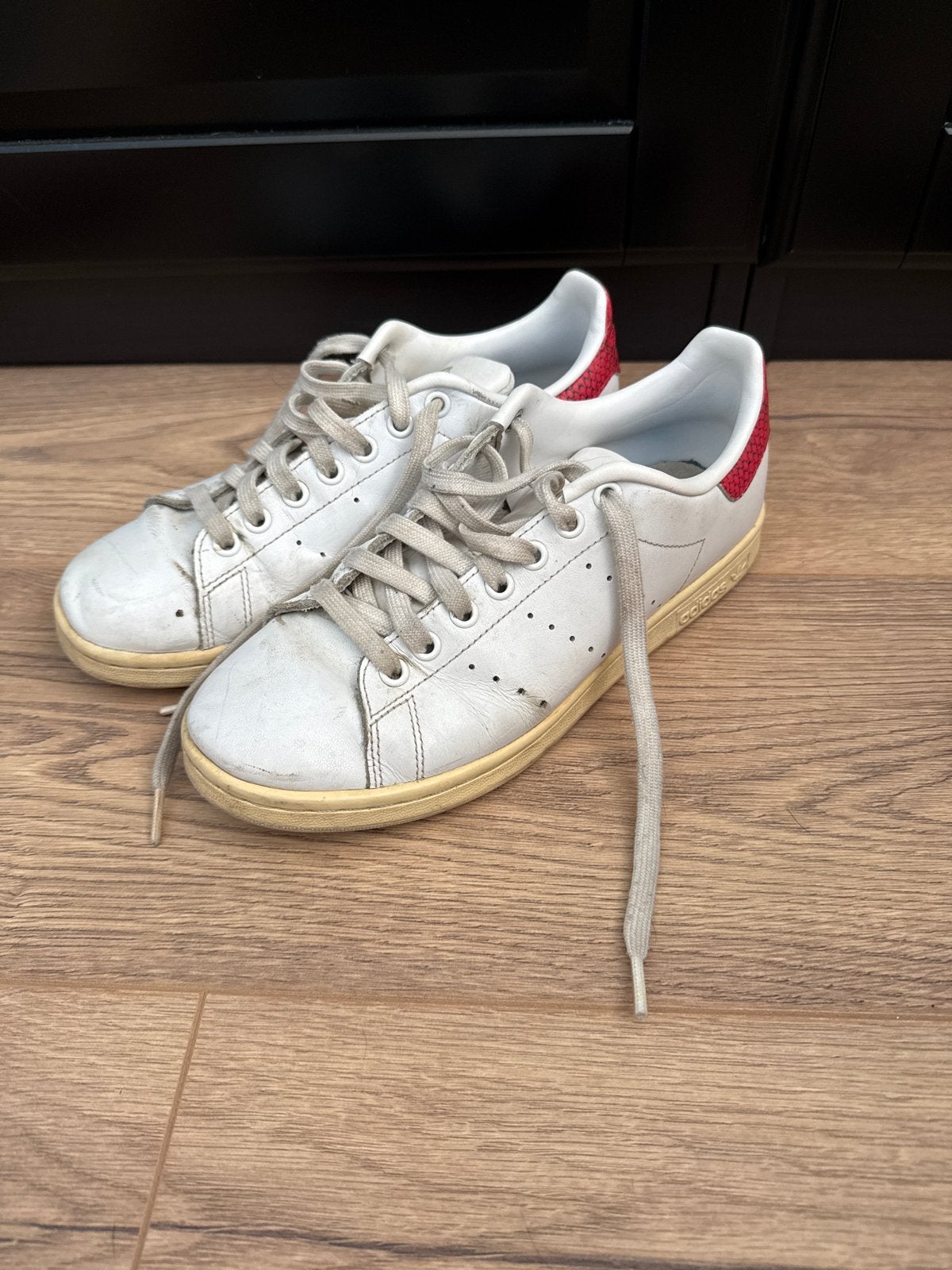 Adidas Stan Smith sneakers wit met rode accenten maat 39 1/3, Ophalen of Verzenden, Gedragen, Wit, Sneakers of Gympen
