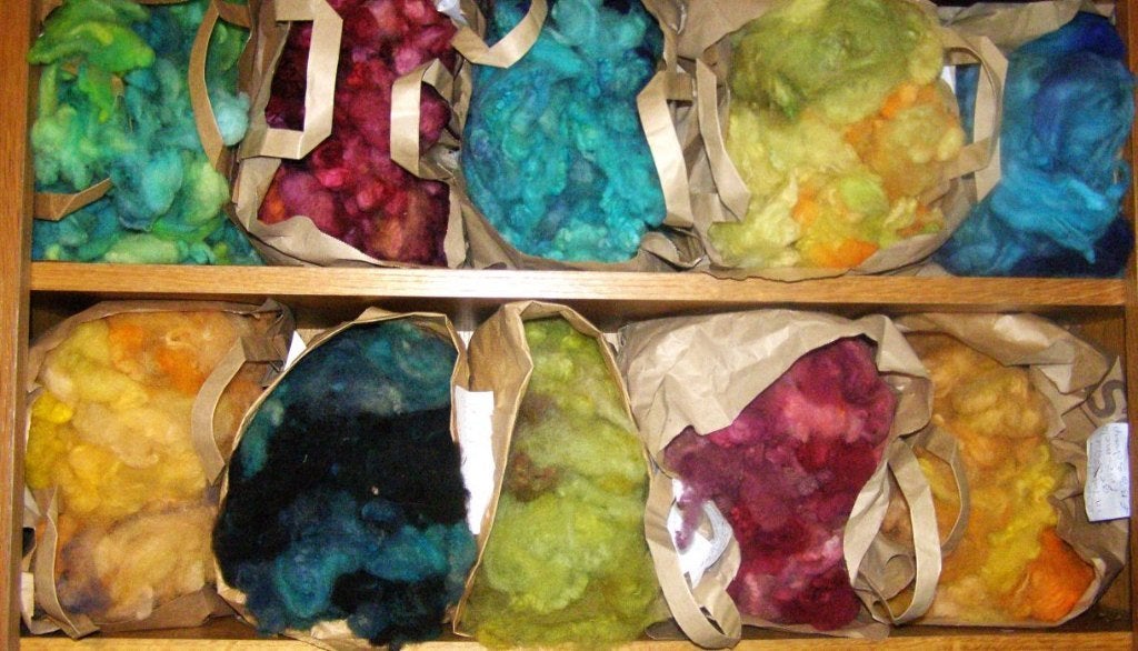 schapenwol regenboog geverfd spinnen vilten spinnewiel, Ophalen of Verzenden, Nieuw, Spinwol