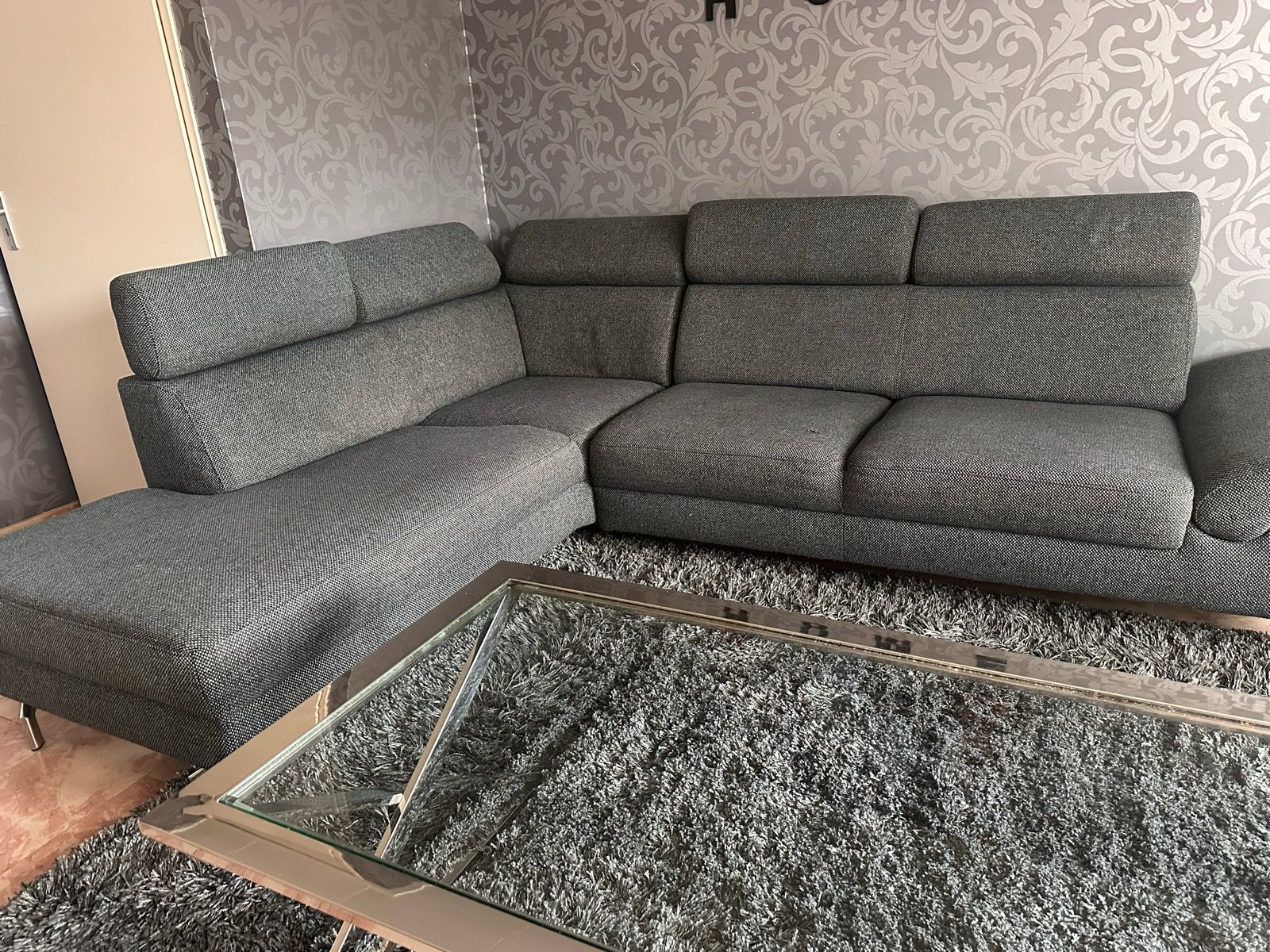Grijze hoekbank met verstelbare hoofdsteunen MONTÈL, Ophalen, 250 tot 300 cm, Gebruikt, Hoekbank