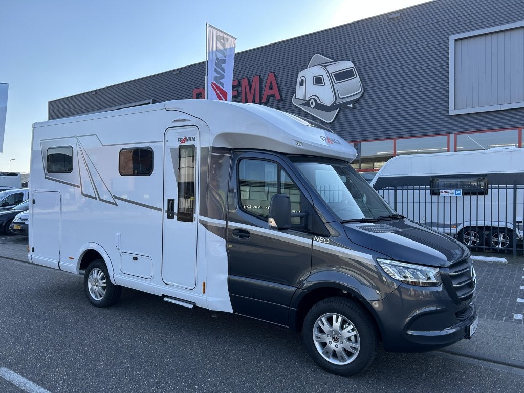 Frankia Neo T 7 GDK Mercedes automaat, Enkele bedden, garage, Caravans en Kamperen, Ringverwarming, Koelkast, 6 tot 7 meter, Bedrijf