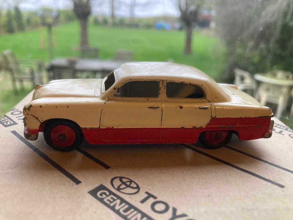 Dinky Toys Ford Sedan, Gebruikt, --, Auto, Dinky Toys