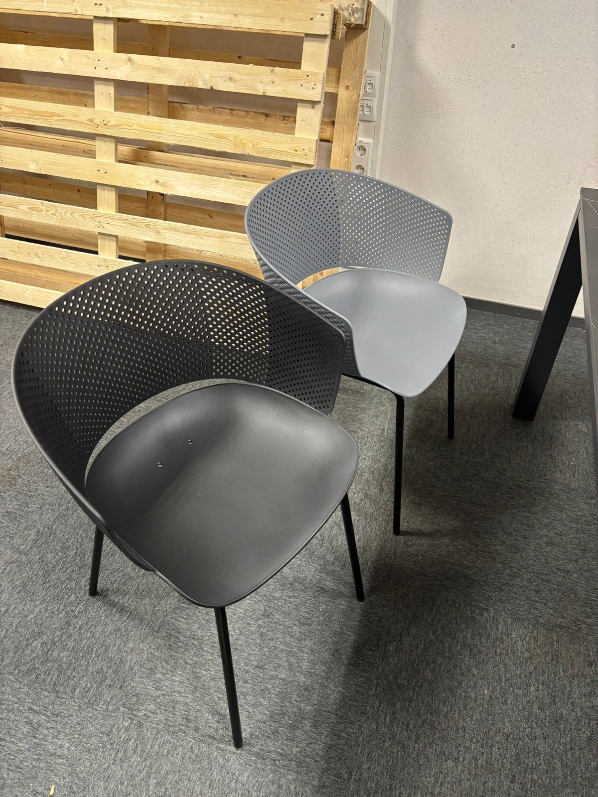 Twee Lesli Living buitenstoelen - Nieuw in verpakking, Ophalen, Kunststof, Twee, Nieuw