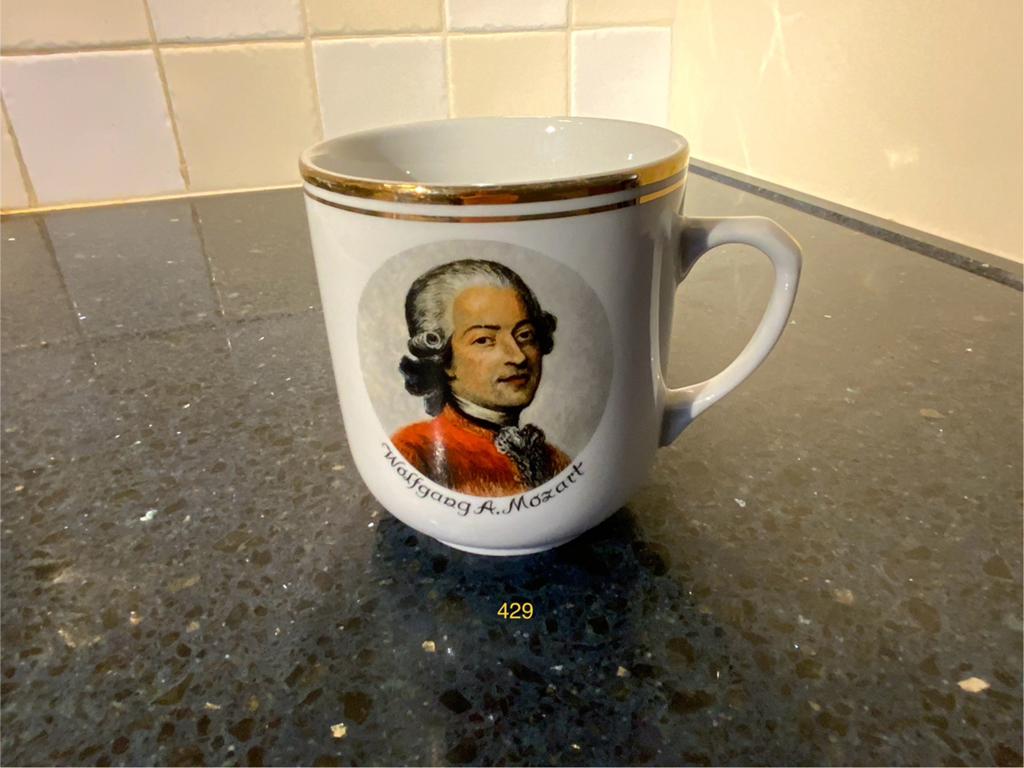 Mok met Mozart-afbeelding, Huis en Inrichting, Ophalen of Verzenden, Steen/keramiek, Wit, Overige typen