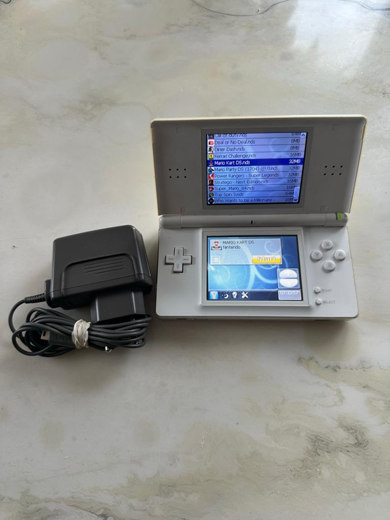 Nintendo DS Lite Wit met games en oplader, Spelcomputers en Games, Wit, Ophalen of Verzenden, DS Lite, Gebruikt