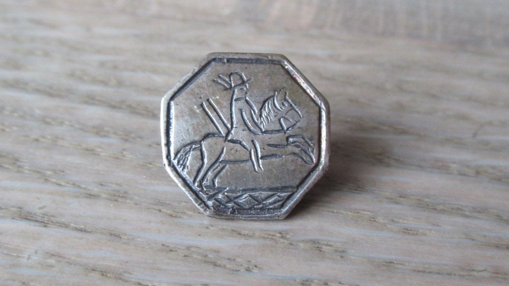 zilveren knoop plm 1700 herenboer te paard / bodemvondst, Ophalen of Verzenden, Zilver