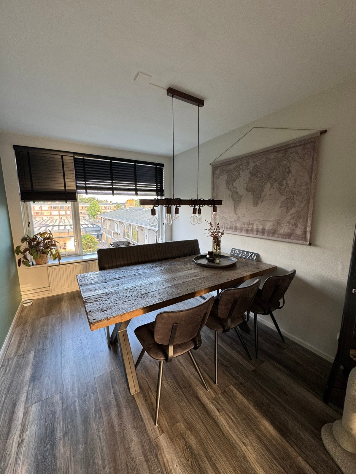 Industriële eettafelset met 3 stoelen & eetbank, Huis en Inrichting, Ophalen, Gebruikt, Rechthoekig, 50 tot 100 cm