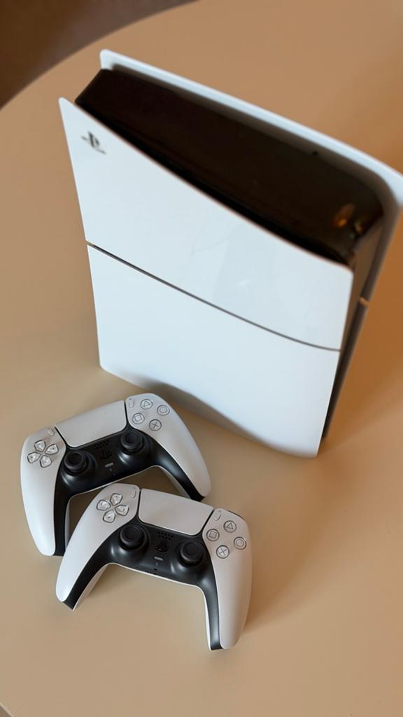 PlayStation 5 Digital Edition met 2 DualSense controllers, Spelcomputers en Games, Spelcomputers | Sony PlayStation 5, Ophalen