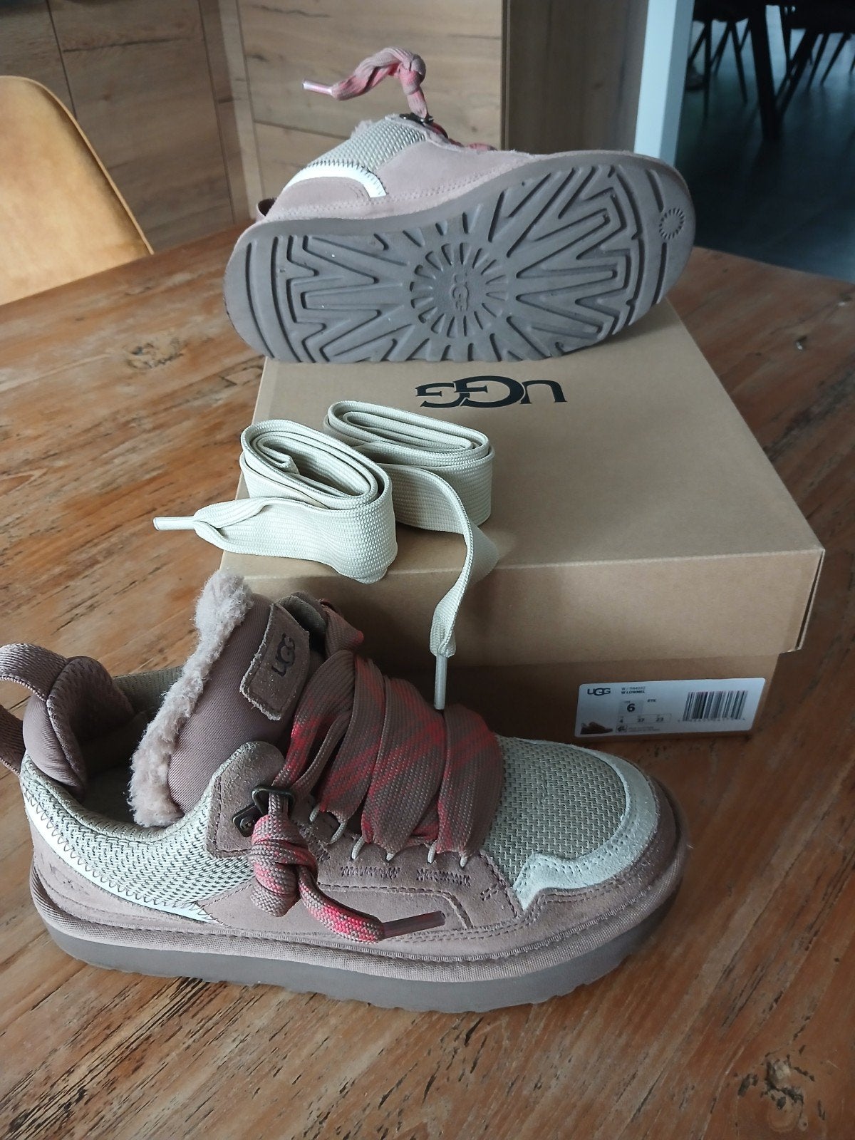 UGG Lowmel Chunky low-top Sneakers -  maat 37, Kleding | Dames, Ophalen of Verzenden, Nieuw, Sneakers of Gympen