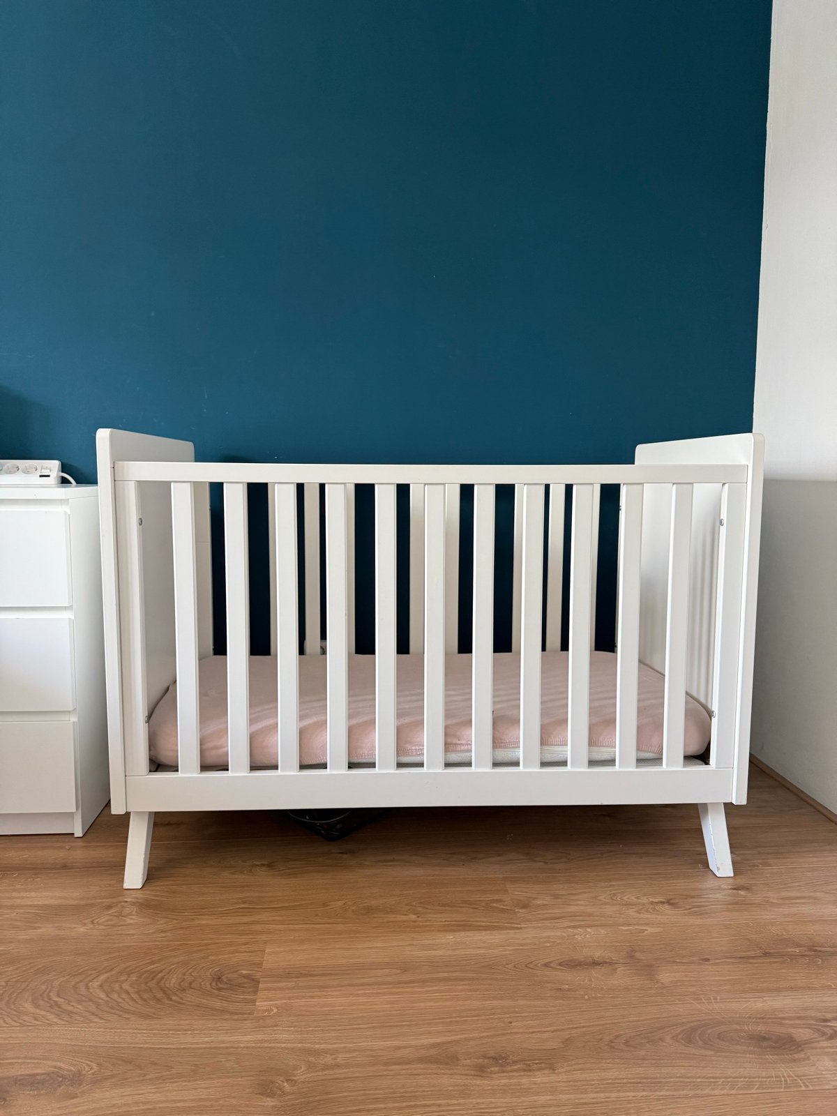 Wit ledikantje voor baby of peuter, Ophalen, Gebruikt, Ledikant
