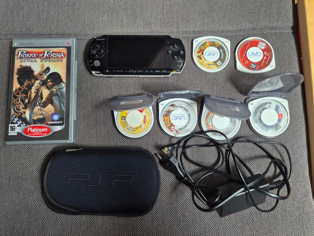 Sony PSP compleet + oplader, hoes en 6 games | Werkend, Zwart, Ophalen of Verzenden, PSP, Gebruikt