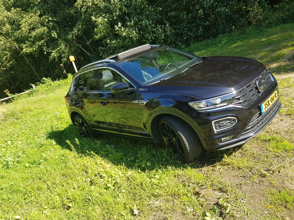 Volkswagen T-Roc 1.5 TSI 150pk 7-DSG R-Line Zwart pano keyl, 1254 kg, 1498 cc, 4 cilinders, Leder en Stof