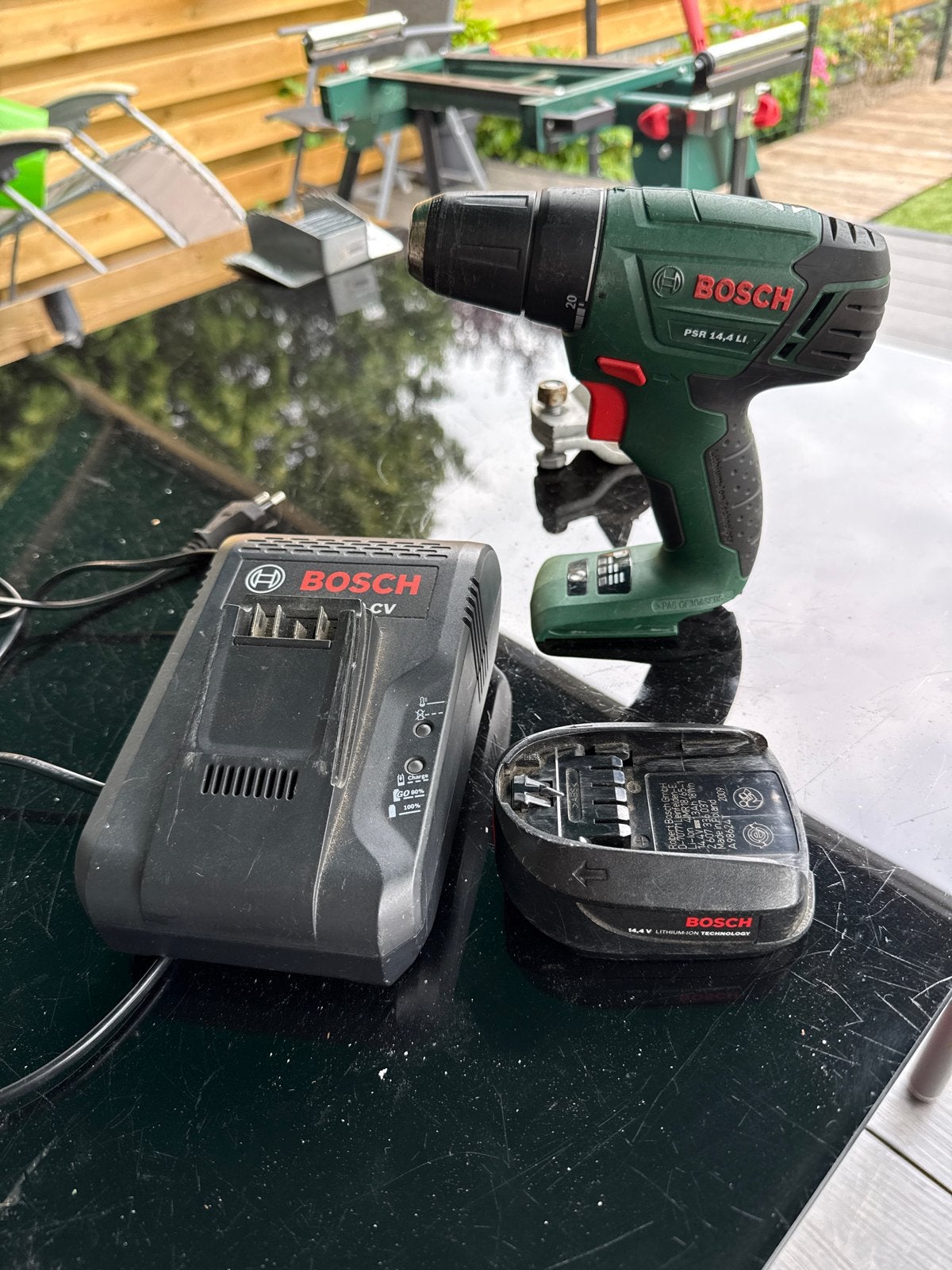 Bosch PSR 14,4 LI Accuboormachine met lader en accu, Doe-het-zelf en Verbouw, Gebruikt, Variabele snelheid, Ophalen of Verzenden