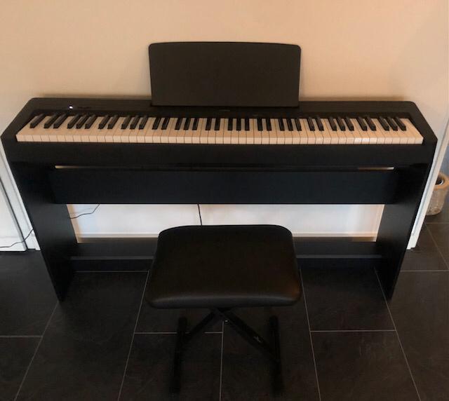Digitale Yamaha P-145 B piano, Ophalen, Zo goed als nieuw, Zwart