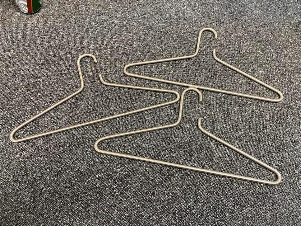 3 RVS Kledinghangers, Ophalen of Verzenden, Zo goed als nieuw