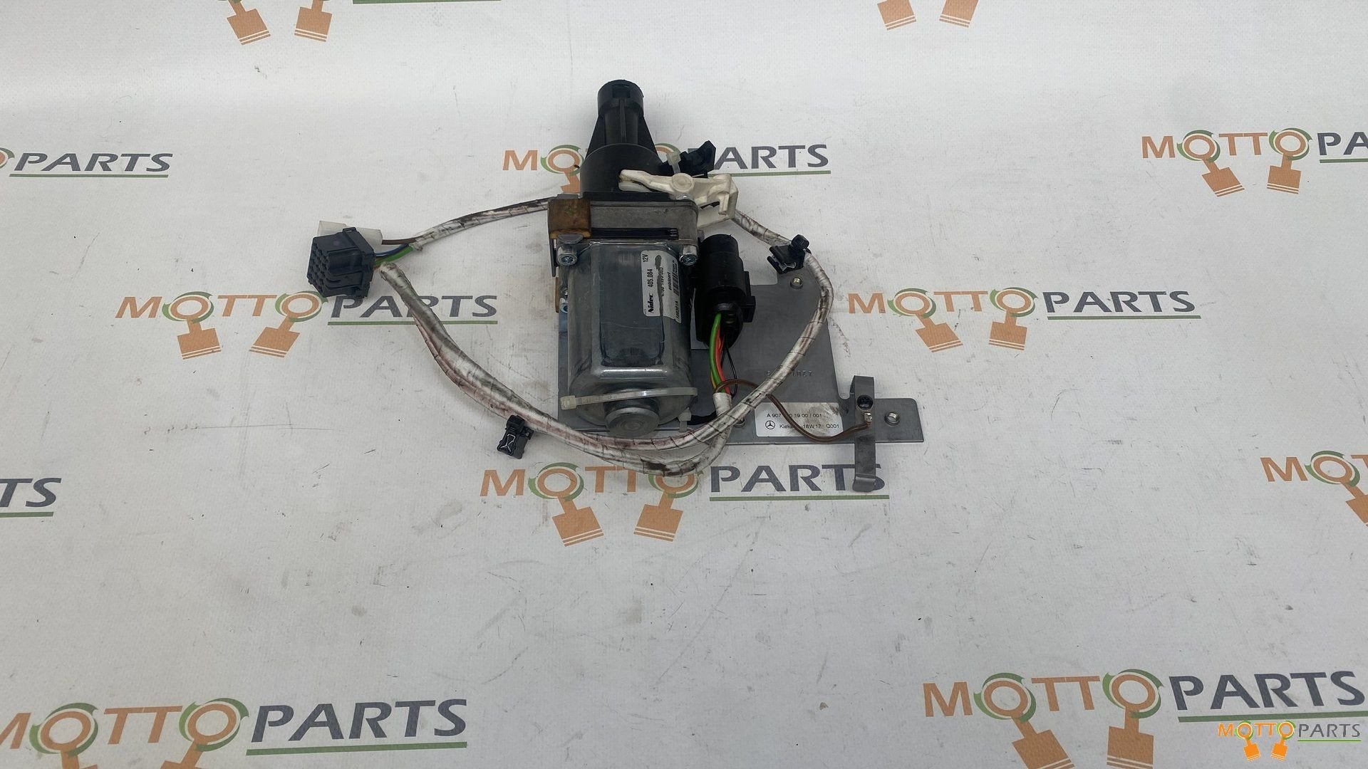 Mercedes W907 Sprinter Links Sluithulpmotor A9077601900, Gebruikt, -, -, Ophalen of Verzenden
