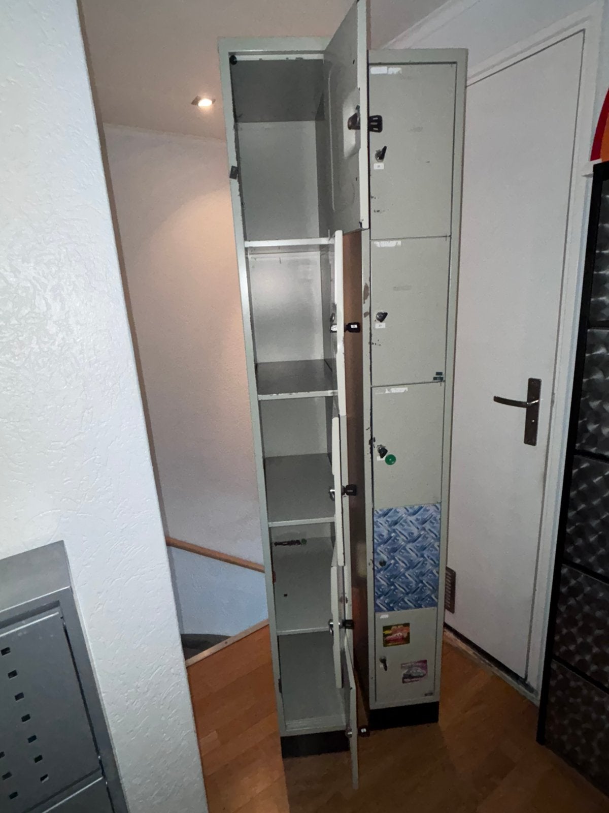 Metalen lockerkasten (2 stuks) met sleutels + moedersleutel, Huis en Inrichting, Ophalen, Zo goed als nieuw, Metaal, Cd's