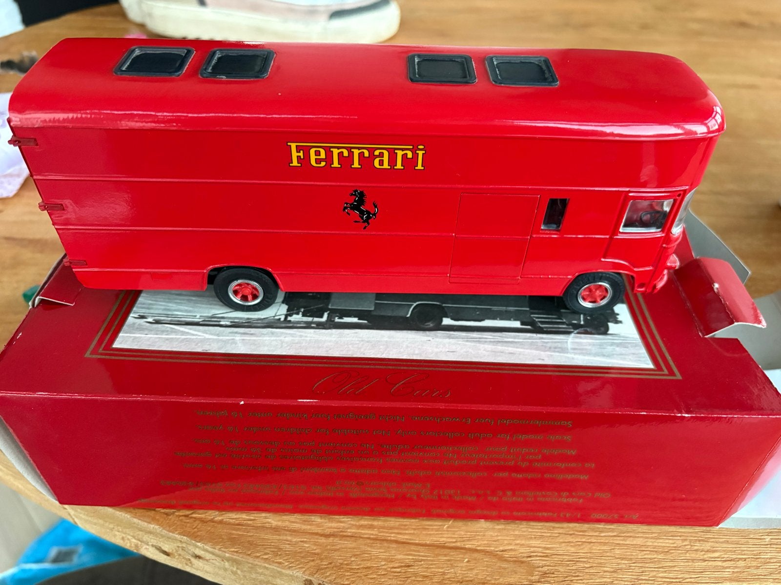 Ferrari Race Transporter - Old Cars di Castellani 1:43, Hobby en Vrije tijd, Ophalen of Verzenden, Zo goed als nieuw, Bus of Vrachtwagen
